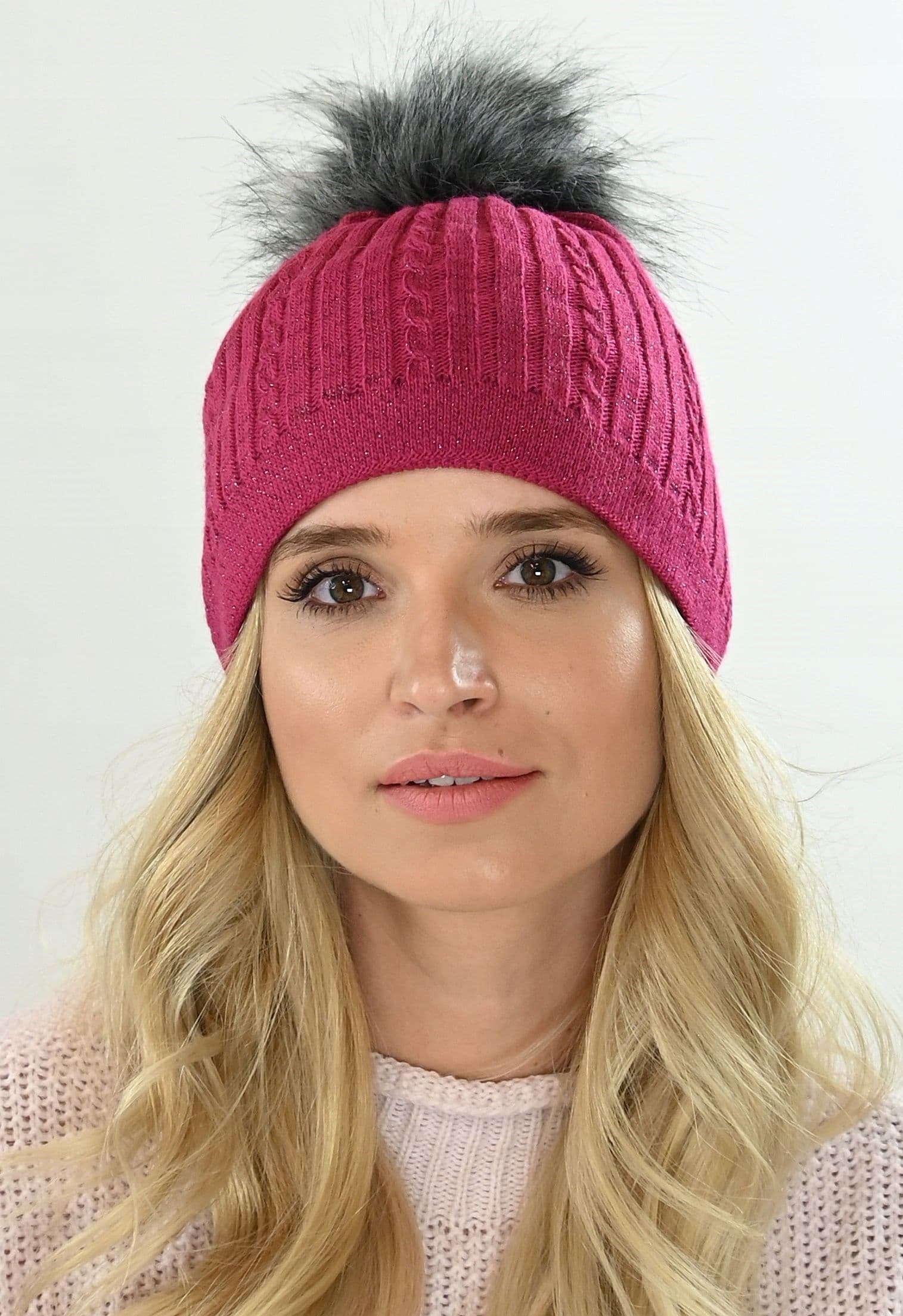 CZAPKA zimowa damska z połyskującą nicią pompon modna z polarem Fuksja V19