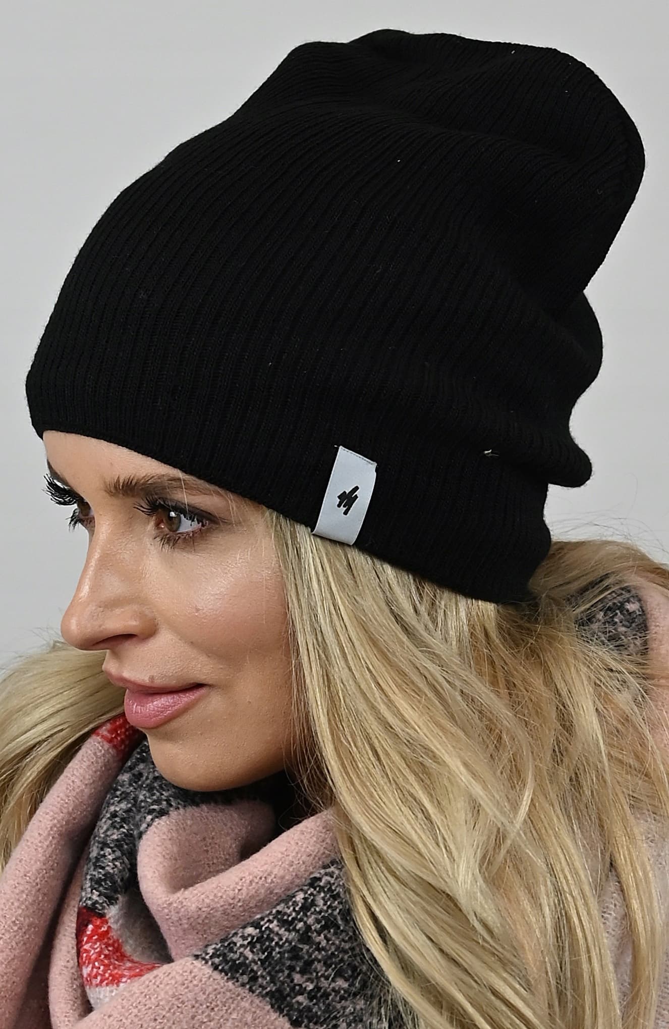 damska CZAPKA w prążki modna młodzieżowa smerfetka beanie swylowa CZARNY