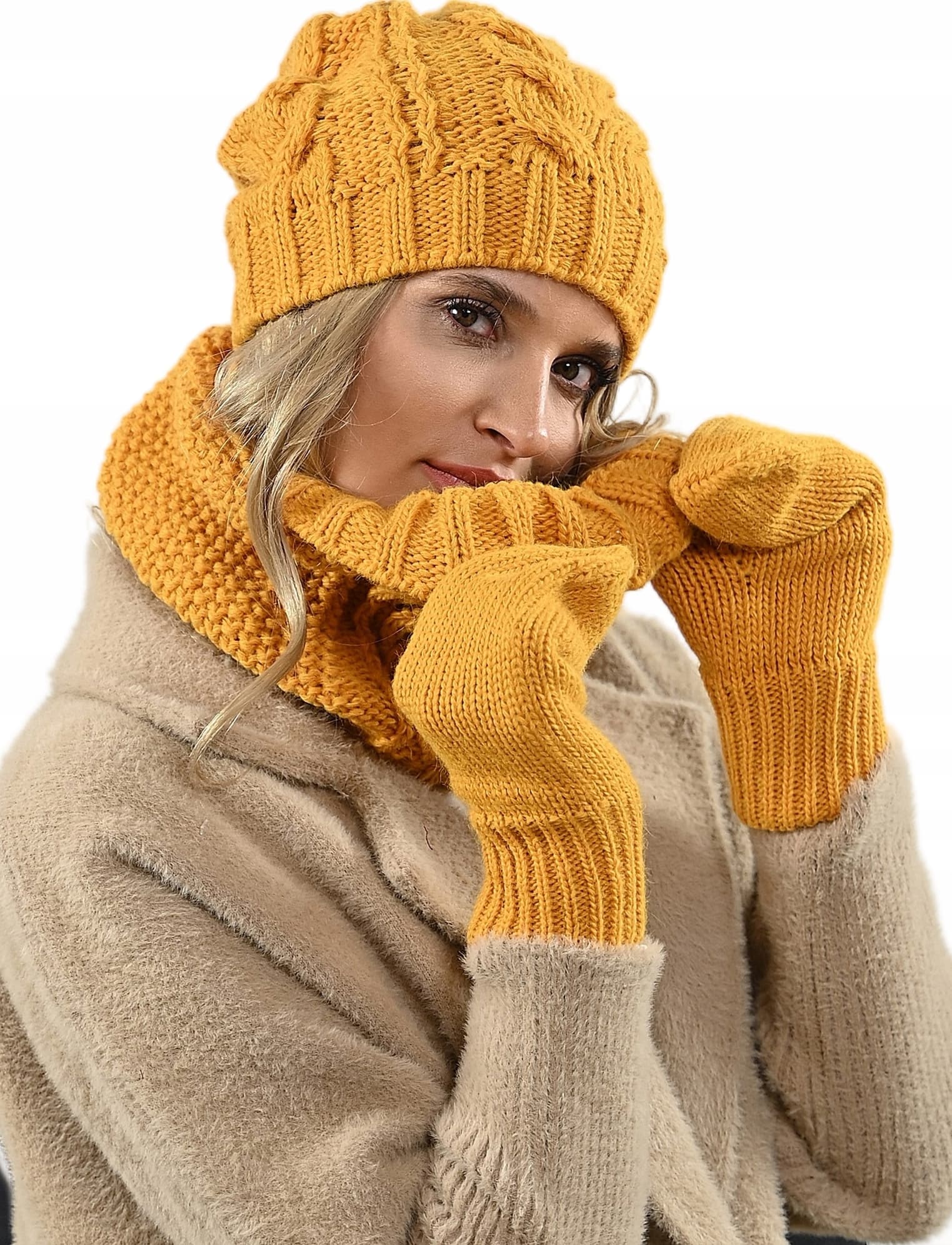 Komplet CZAPKA KOMIN RĘKAWICZKI Elegancki zestaw na zimę ciepły MIODOWY