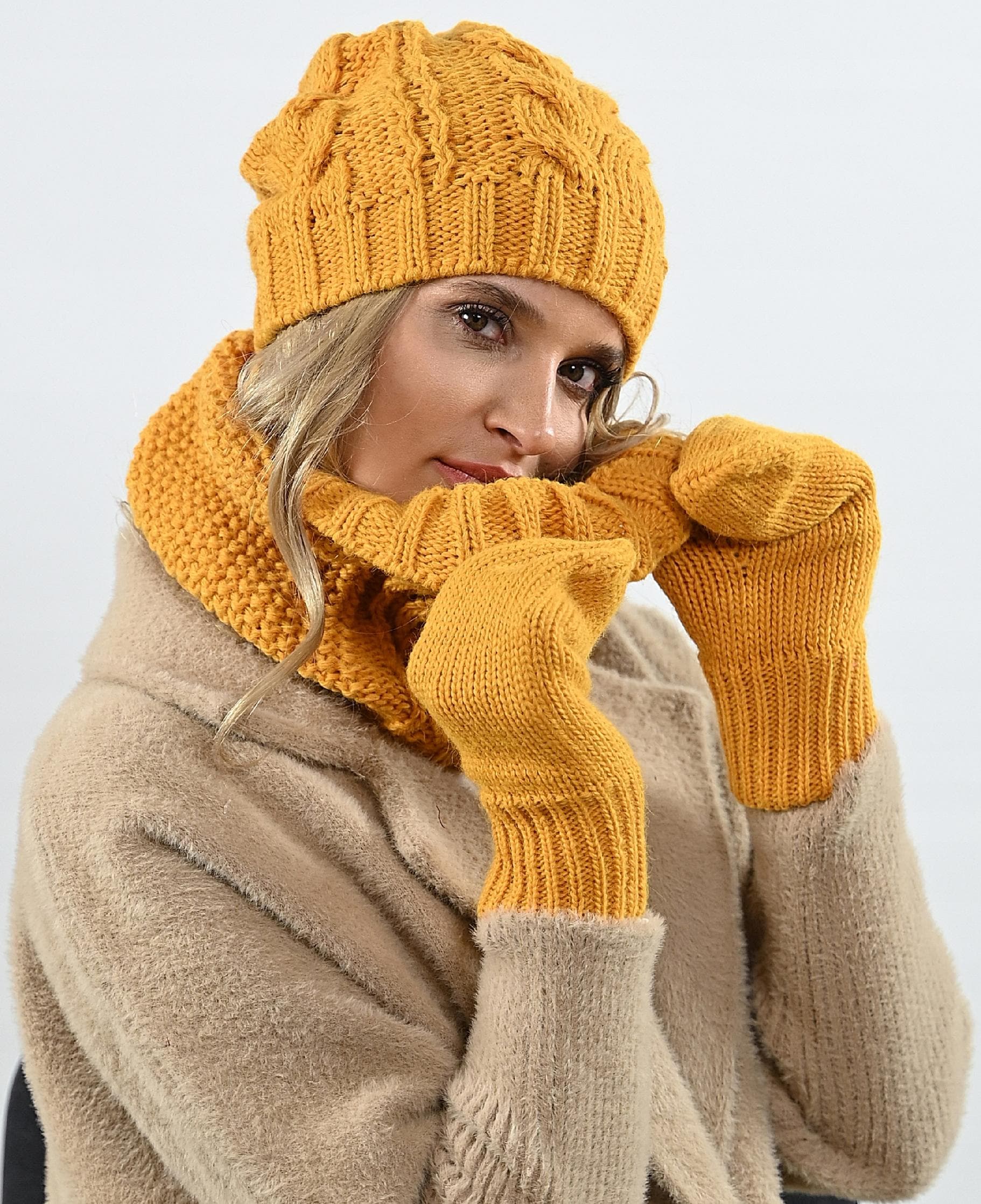 Komplet CZAPKA KOMIN RĘKAWICZKI Elegancki zestaw na zimę ciepły MIODOWY