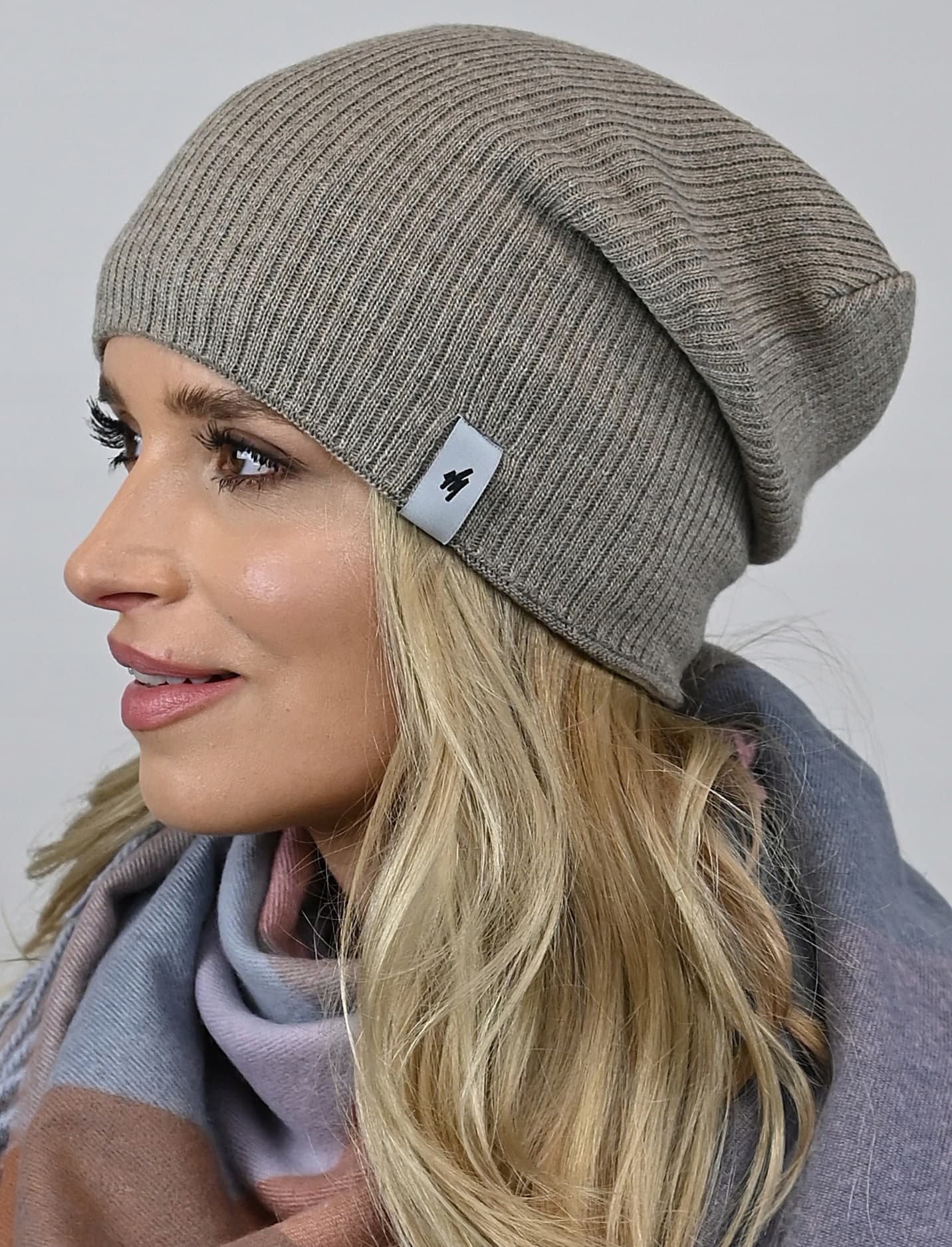 Modna damska CZAPKA smerfetka beanie w prążki młodzieżowa stylowa