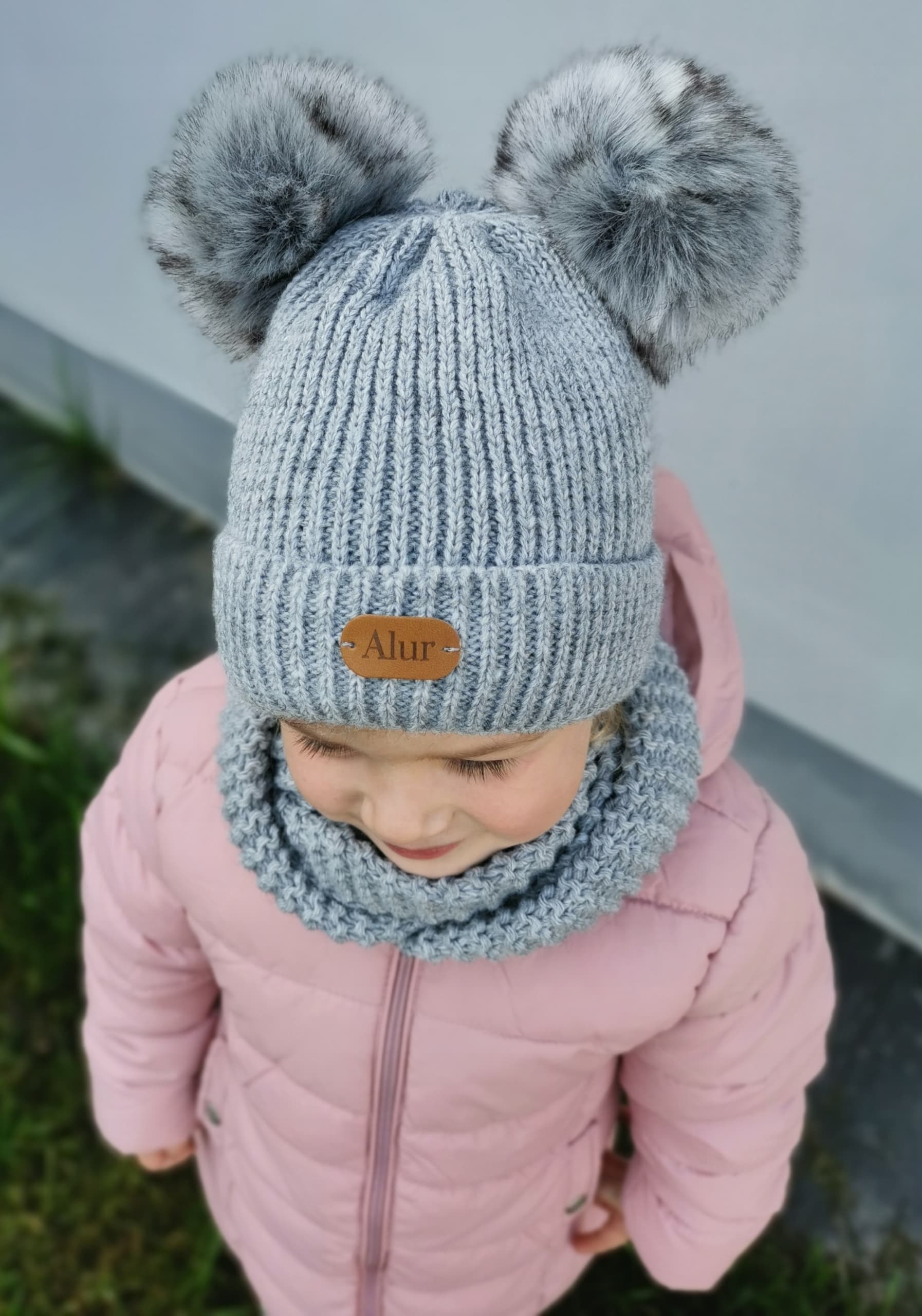 CZAPKA KOMIN zimowy komplet dziecięcy duże pompony na prezent